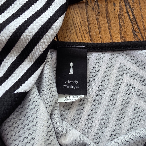 Chic Spaghetti Strap Black and White Geometric Dress - Picture 8 of 9